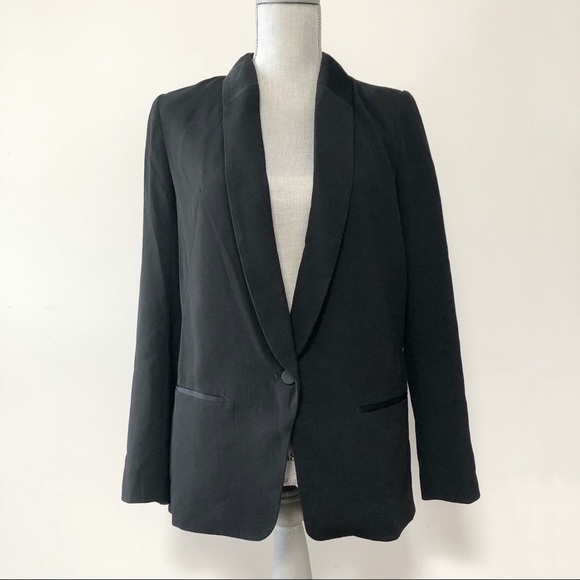 Aritzia Jackets & Blazers - Aritzia T. Babaton oversized tuxedo blazer